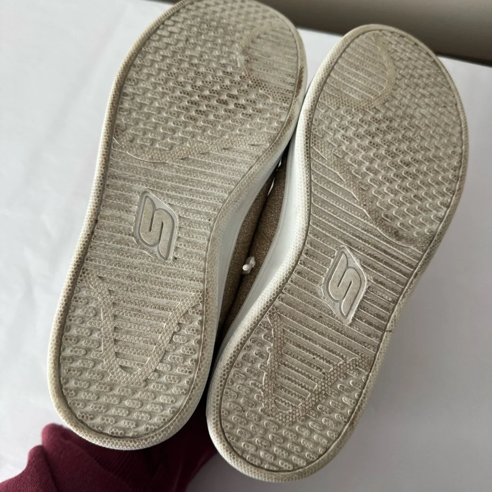 SKECHERS Size 5 Big Girls Sparkly Gold Sneakers